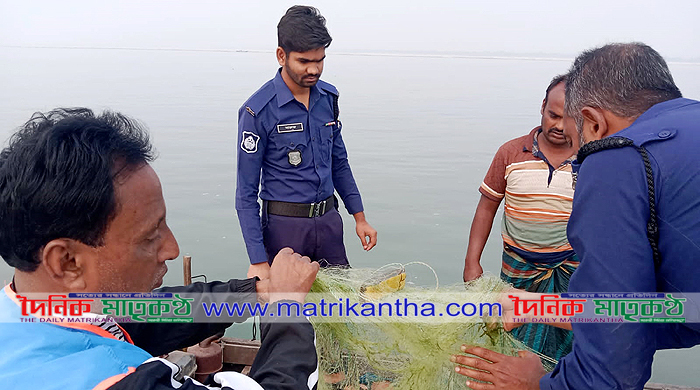 দৌলতদিয়া নৌ পুলিশের অভিযানে কারেন্ট জাল ও নৌকাসহ গ্রেপ্তার-৪